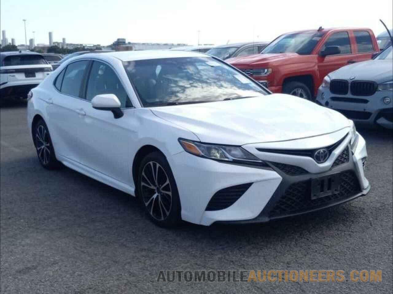 4T1B11HK7JU624109 TOYOTA CAMRY 2018