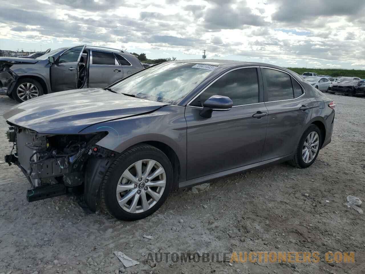 4T1B11HK7JU624627 TOYOTA CAMRY 2018