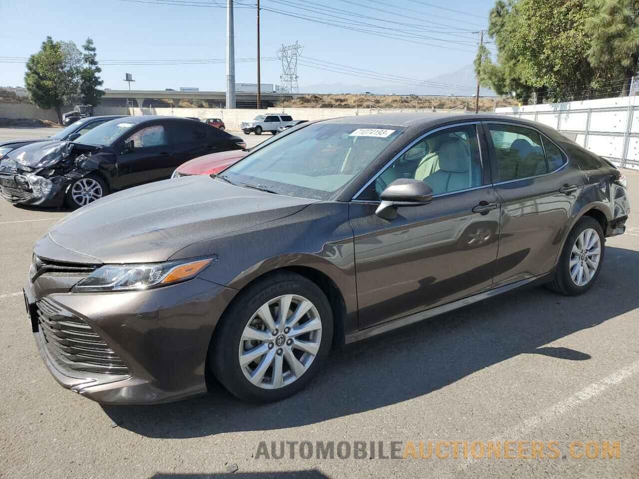 4T1B11HK7JU631657 TOYOTA CAMRY 2018