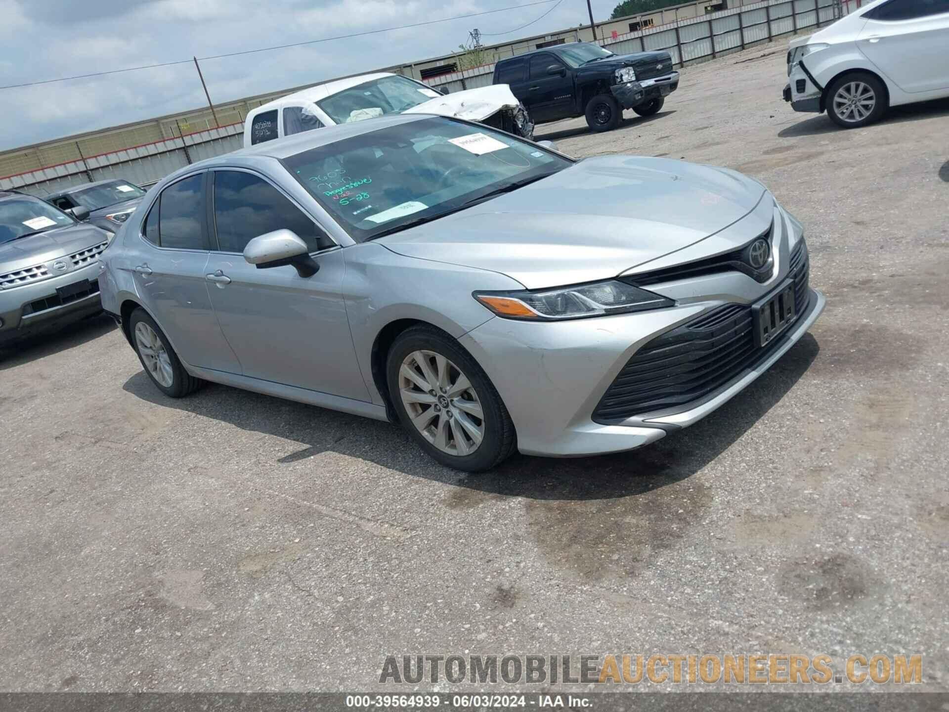 4T1B11HK7JU632517 TOYOTA CAMRY 2018