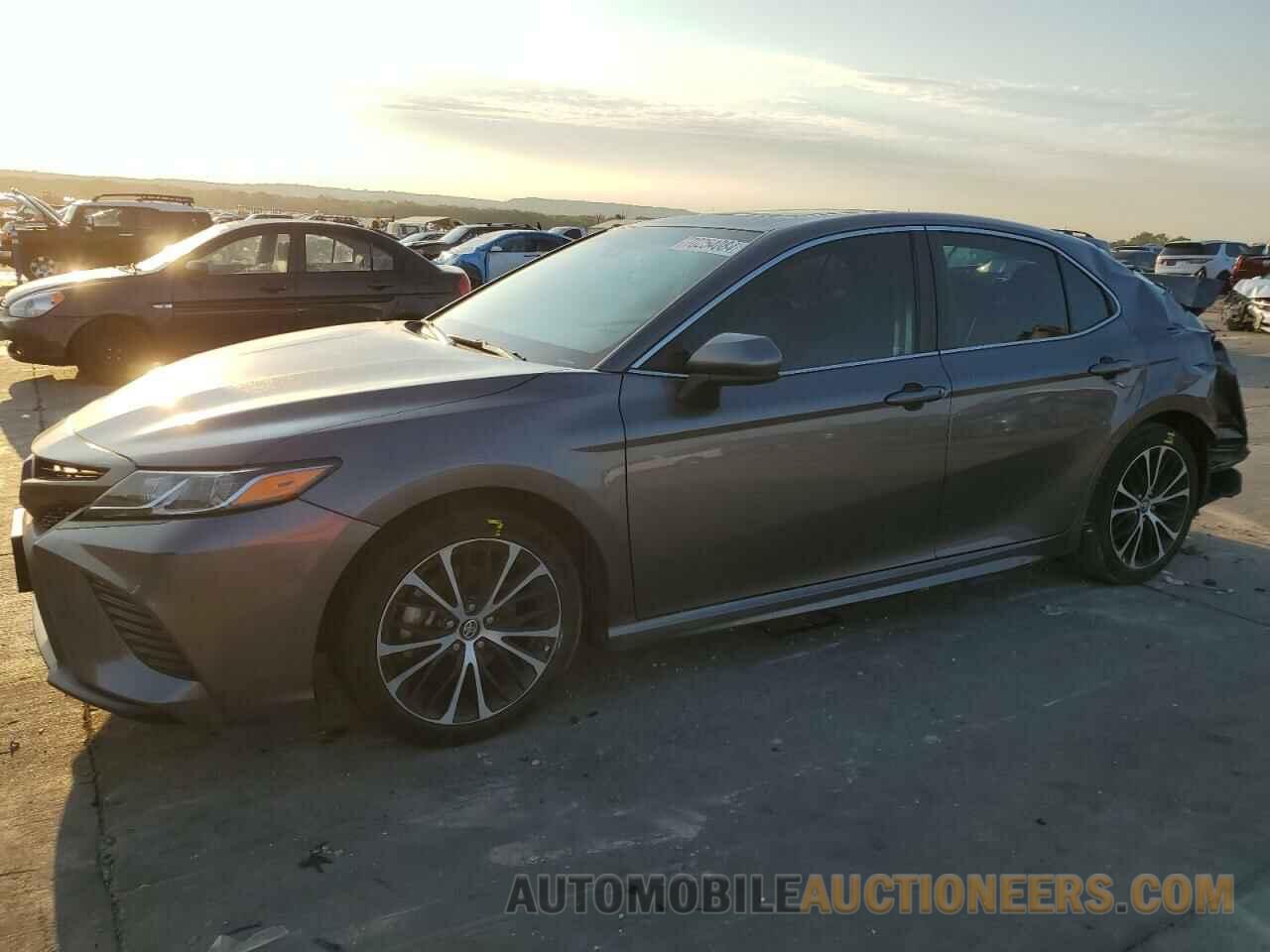 4T1B11HK7JU639077 TOYOTA CAMRY 2018