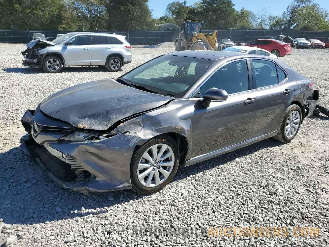 4T1B11HK7JU640889 TOYOTA CAMRY 2018