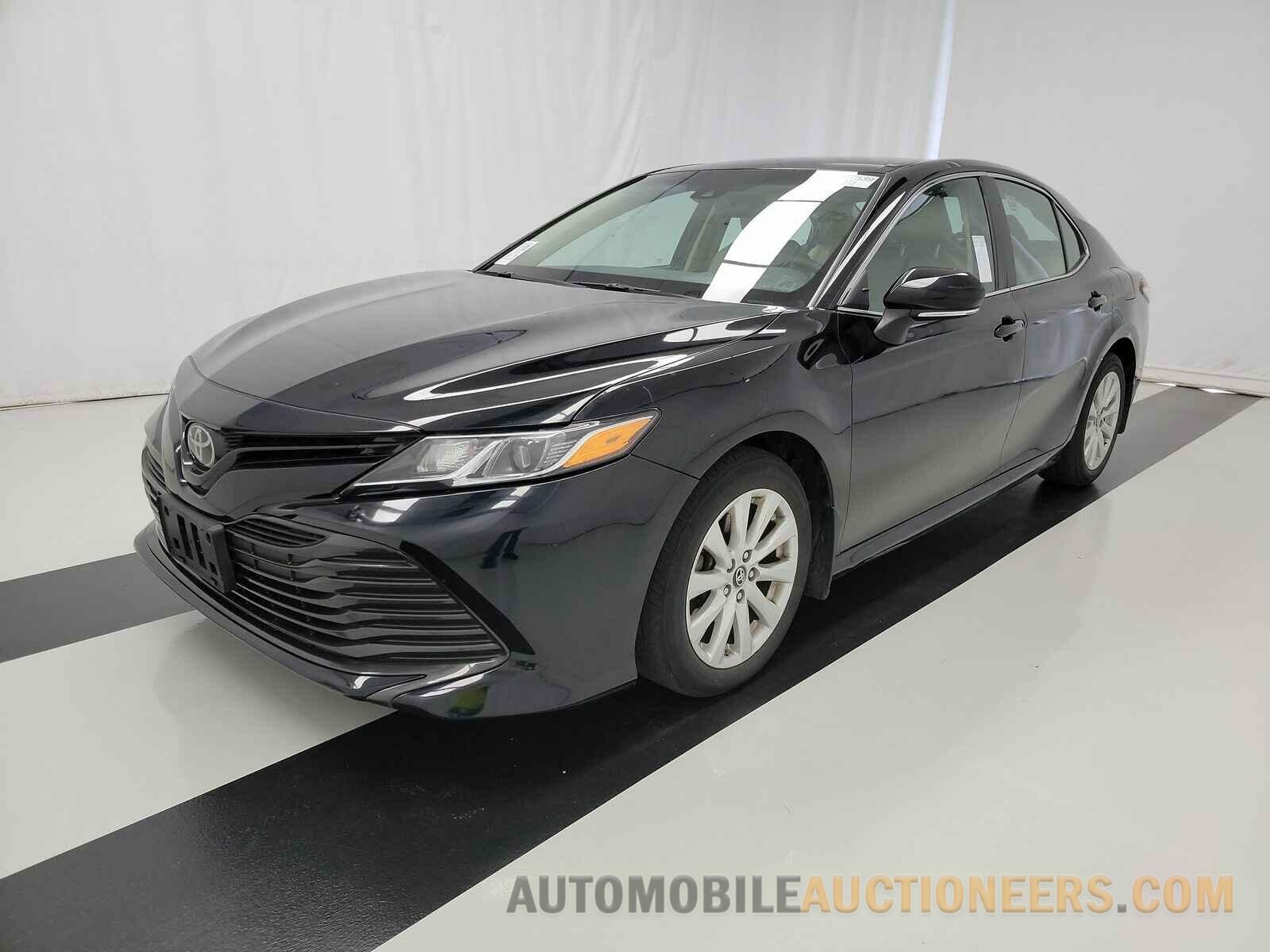 4T1B11HK7JU641900 Toyota Camry 2018