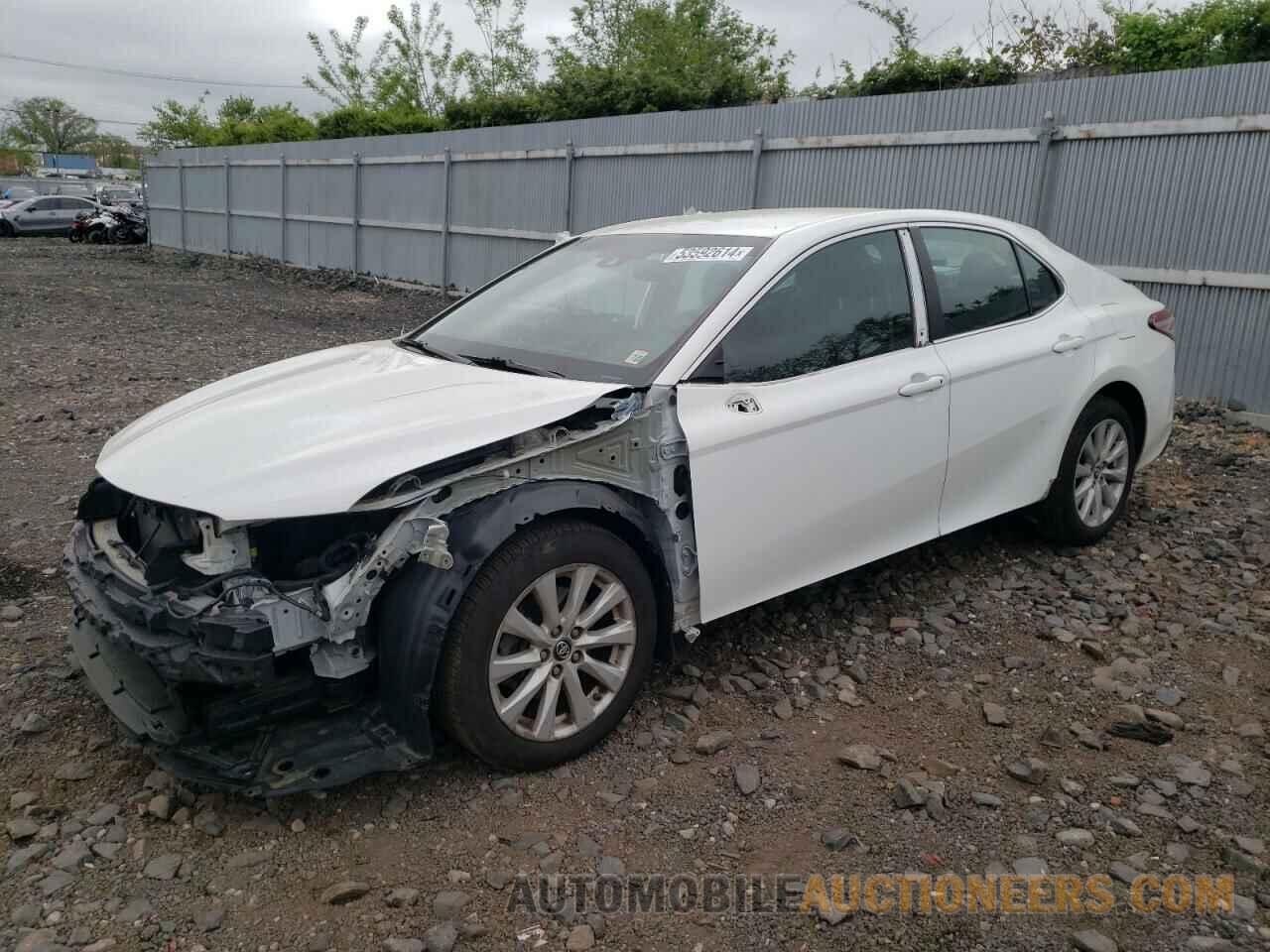 4T1B11HK7JU644120 TOYOTA CAMRY 2018