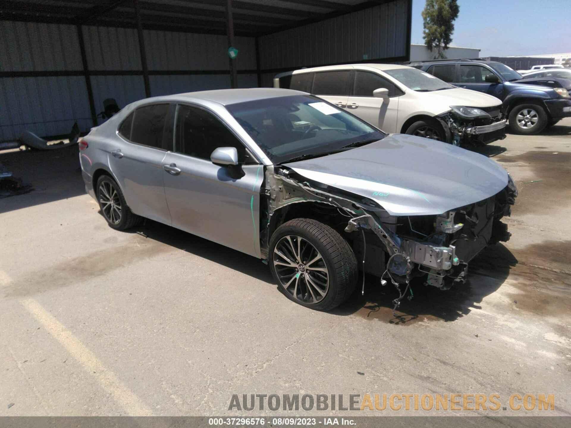 4T1B11HK7JU647213 TOYOTA CAMRY 2018