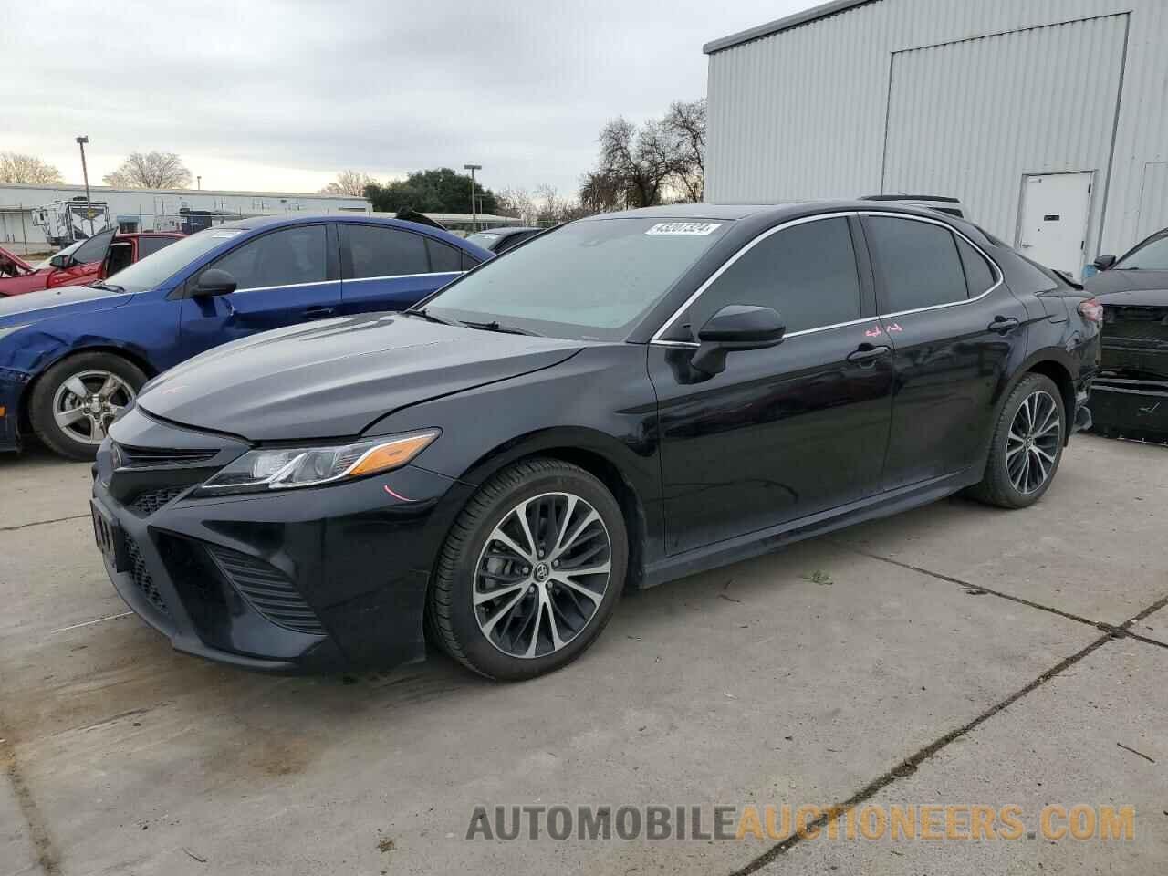 4T1B11HK7JU664013 TOYOTA CAMRY 2018