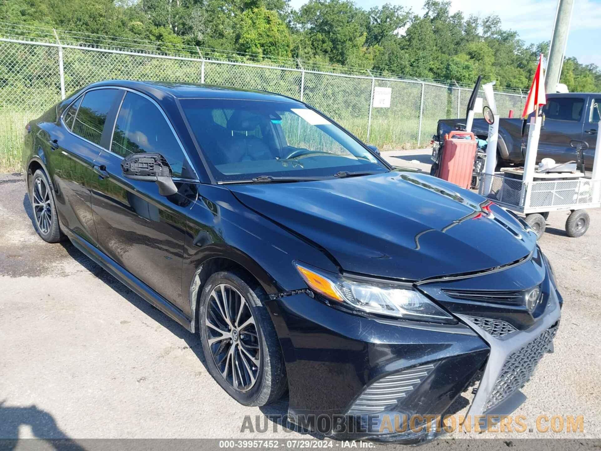 4T1B11HK7JU670426 TOYOTA CAMRY 2018