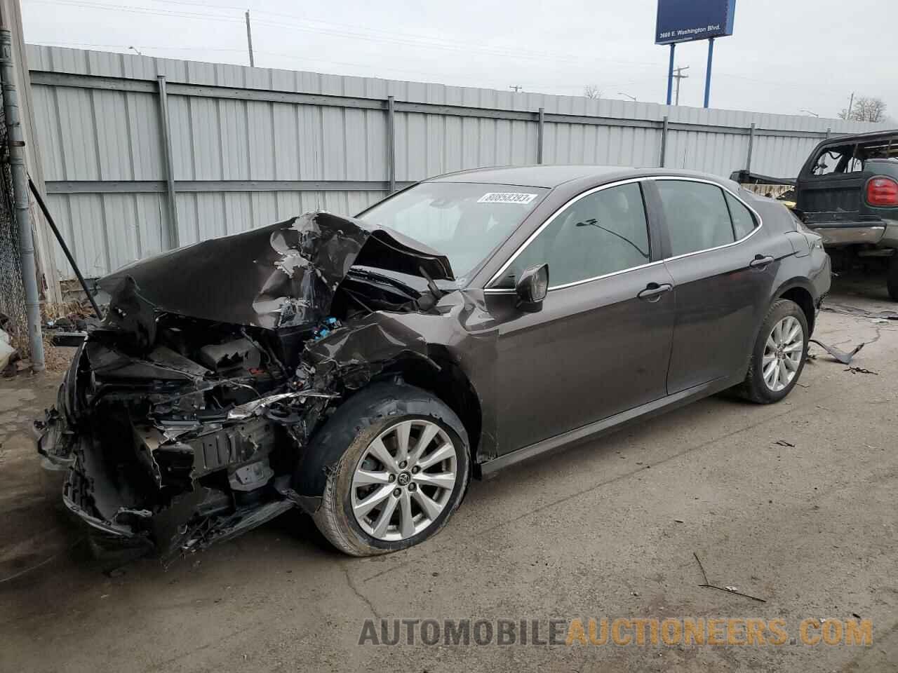 4T1B11HK8JU011285 TOYOTA CAMRY 2018