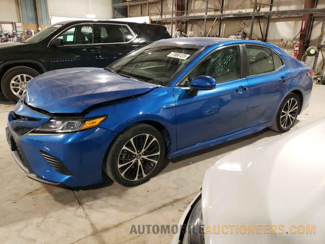 4T1B11HK8JU011335 TOYOTA CAMRY 2018