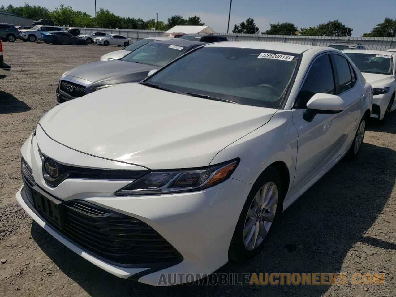 4T1B11HK8JU011867 TOYOTA CAMRY 2018