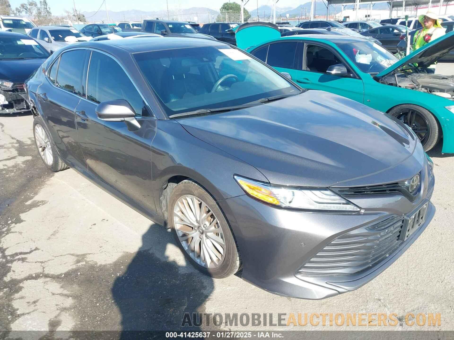 4T1B11HK8JU013277 TOYOTA CAMRY 2018