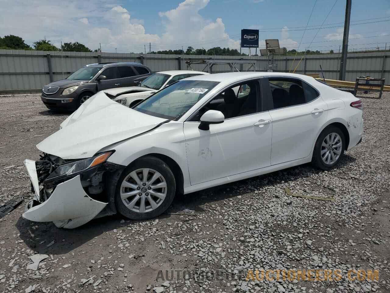 4T1B11HK8JU014512 TOYOTA CAMRY 2018