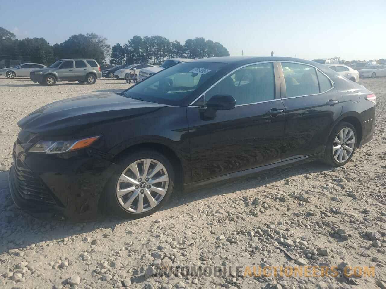 4T1B11HK8JU016664 TOYOTA CAMRY 2018