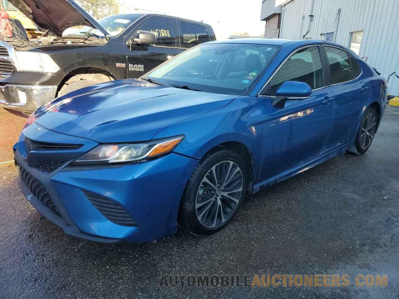 4T1B11HK8JU017667 TOYOTA CAMRY 2018