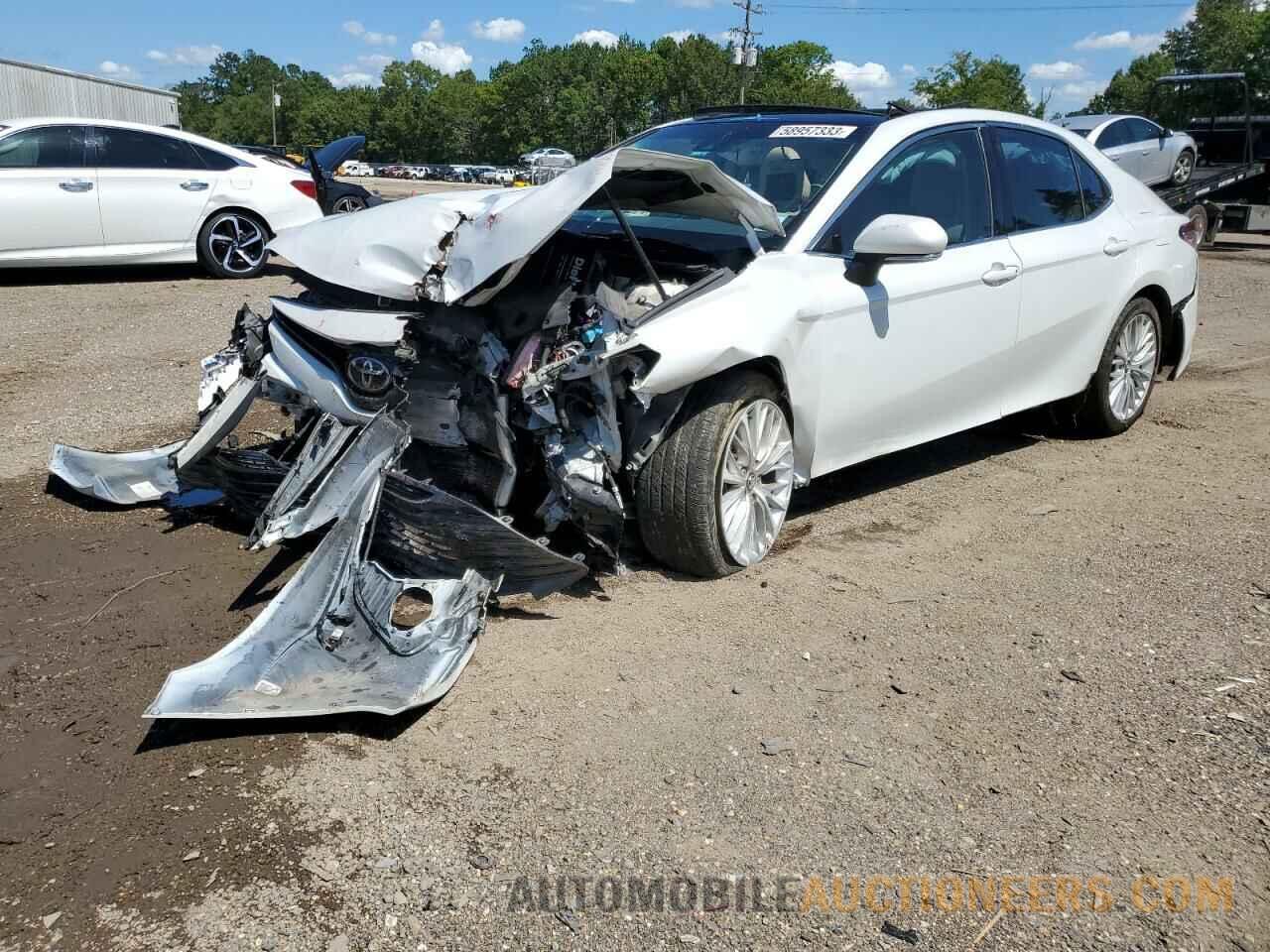 4T1B11HK8JU019273 TOYOTA CAMRY 2018