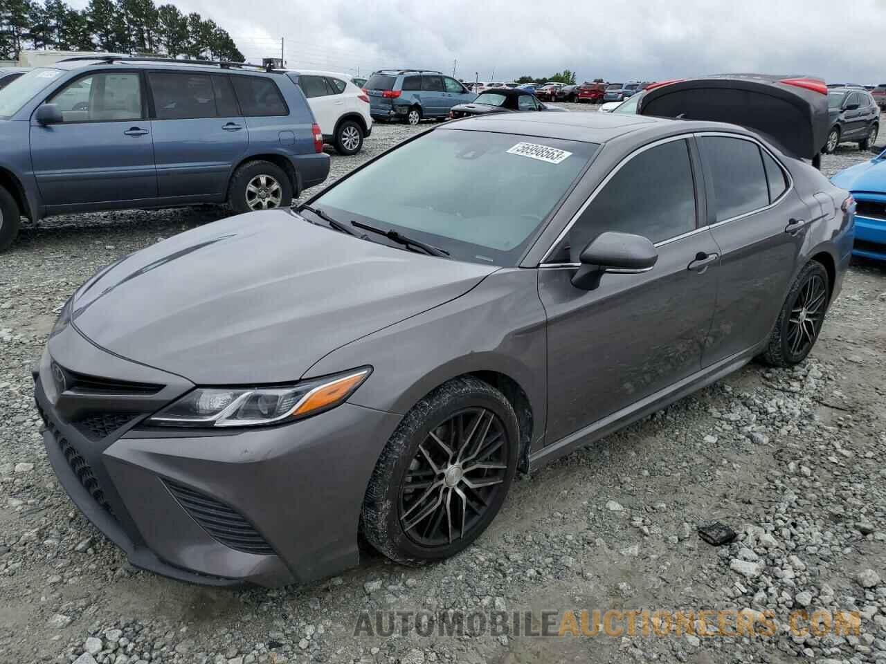 4T1B11HK8JU019502 TOYOTA CAMRY 2018