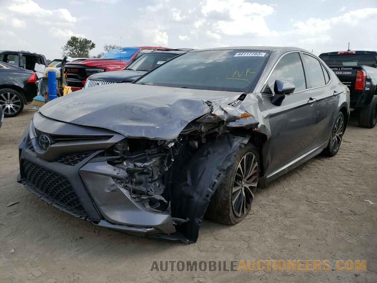 4T1B11HK8JU020049 TOYOTA CAMRY 2018