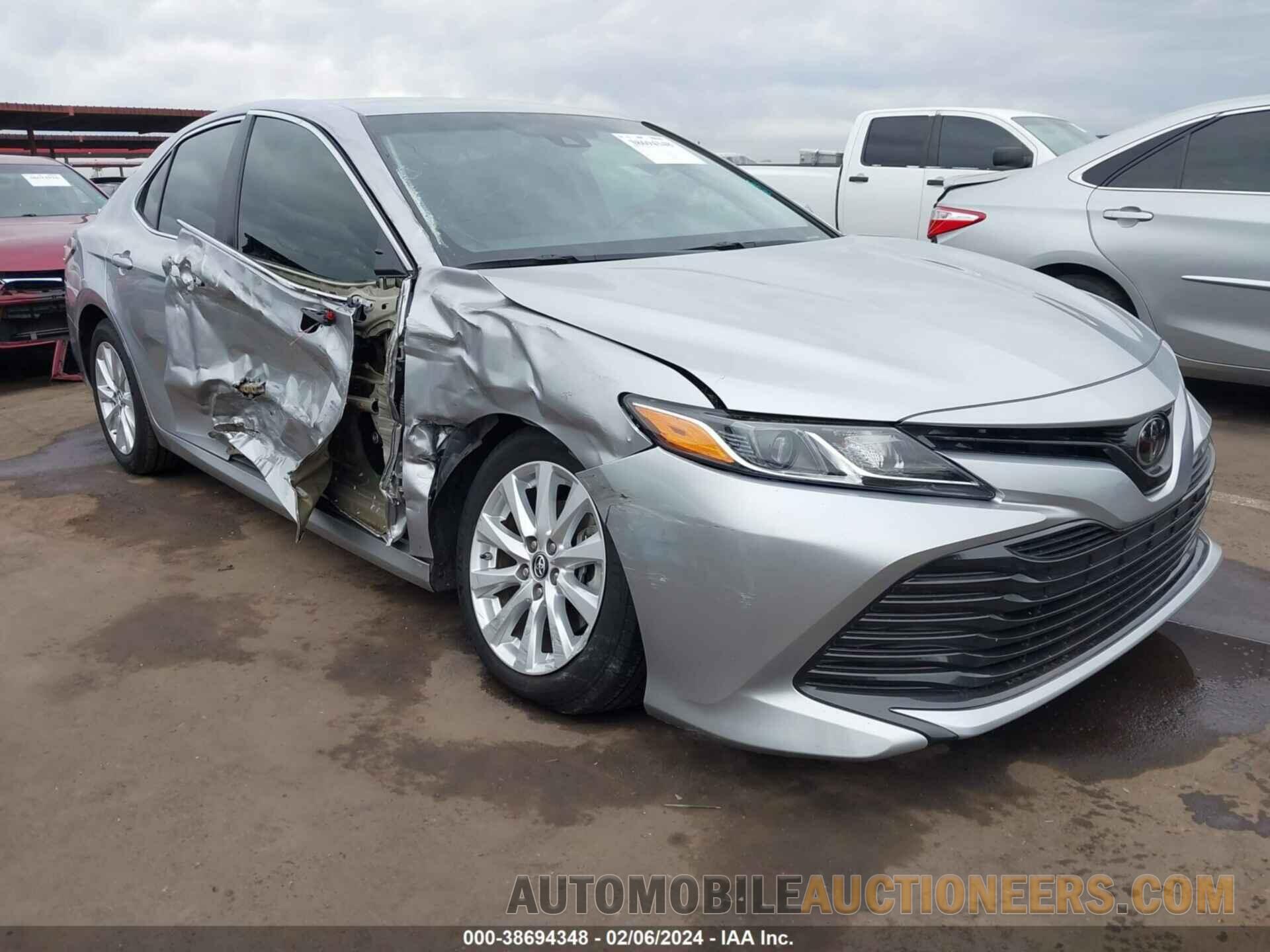 4T1B11HK8JU025638 TOYOTA CAMRY 2018