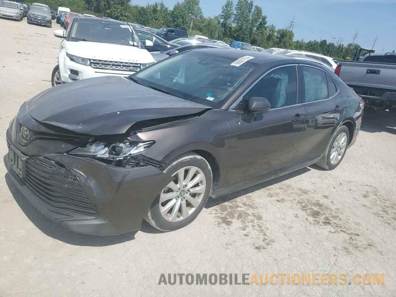 4T1B11HK8JU027163 TOYOTA CAMRY 2018