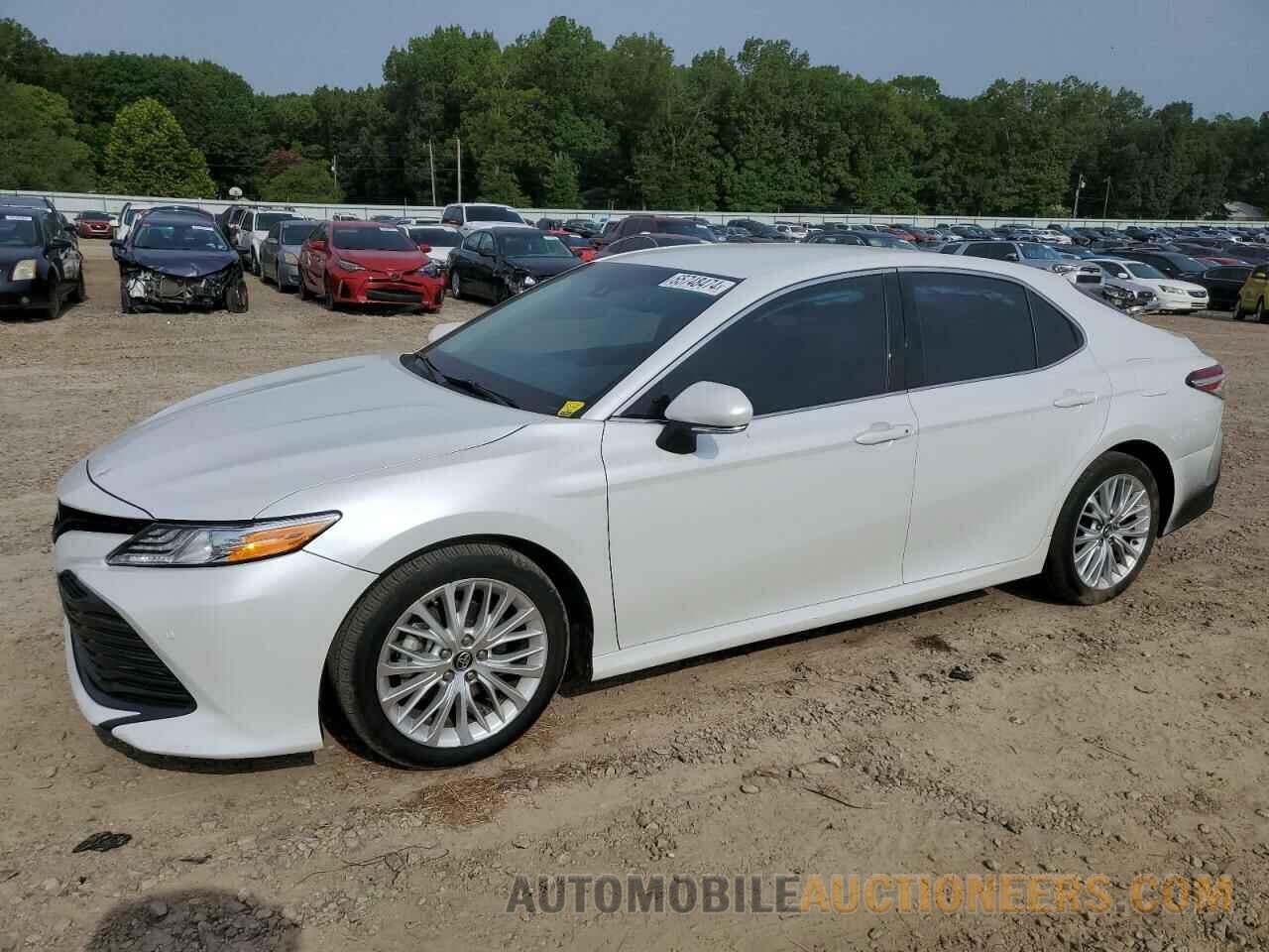 4T1B11HK8JU030502 TOYOTA CAMRY 2018