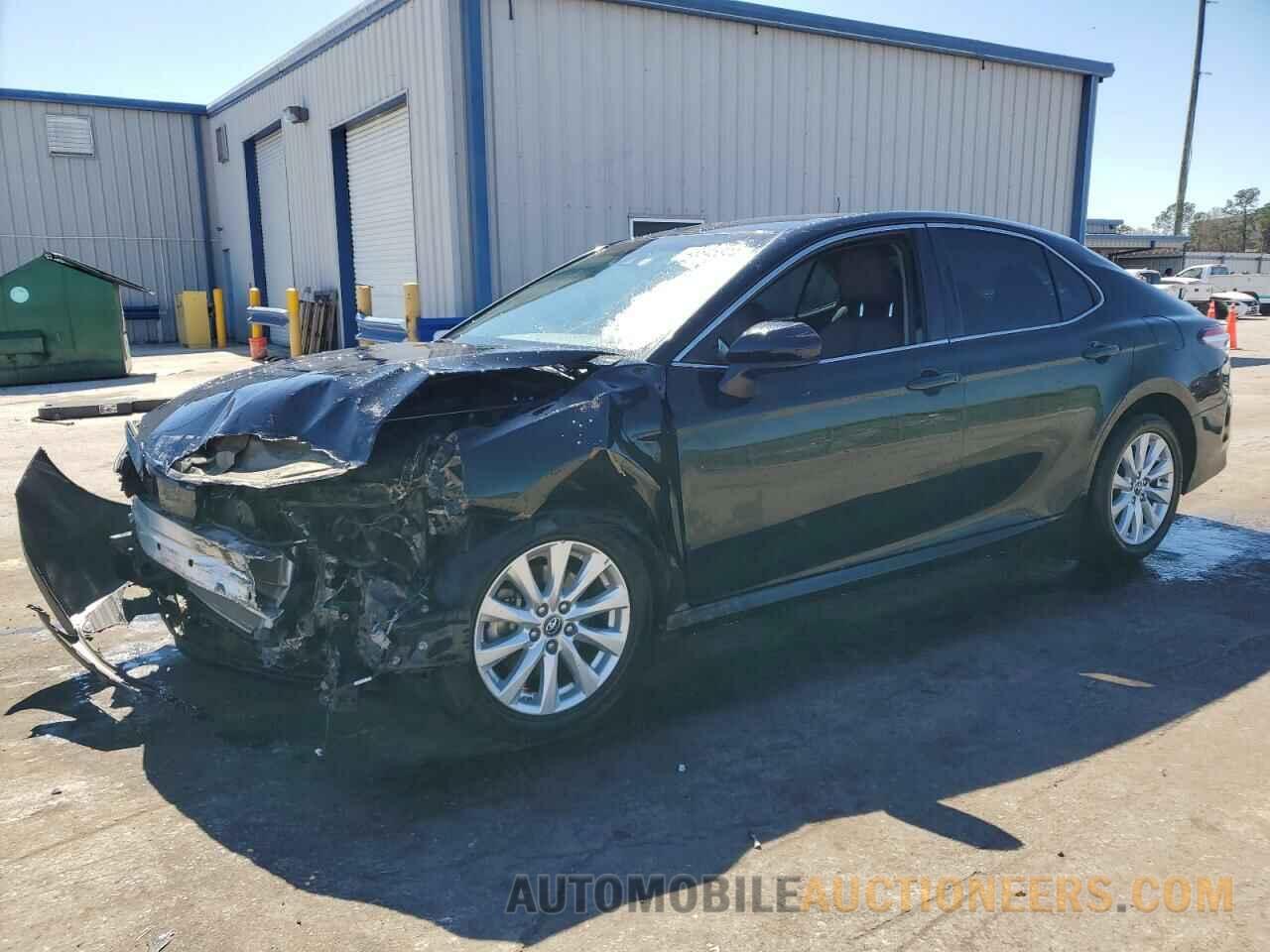 4T1B11HK8JU033660 TOYOTA CAMRY 2018