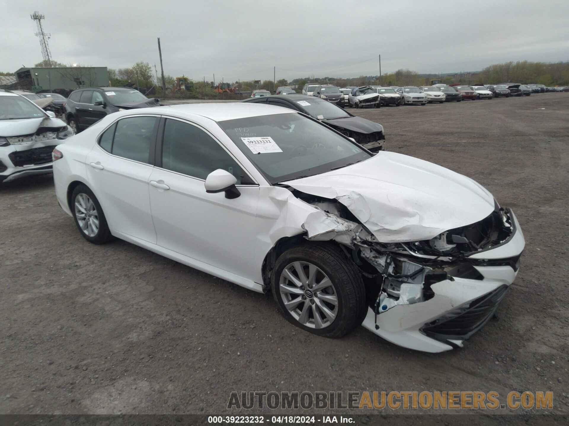 4T1B11HK8JU036199 TOYOTA CAMRY 2018