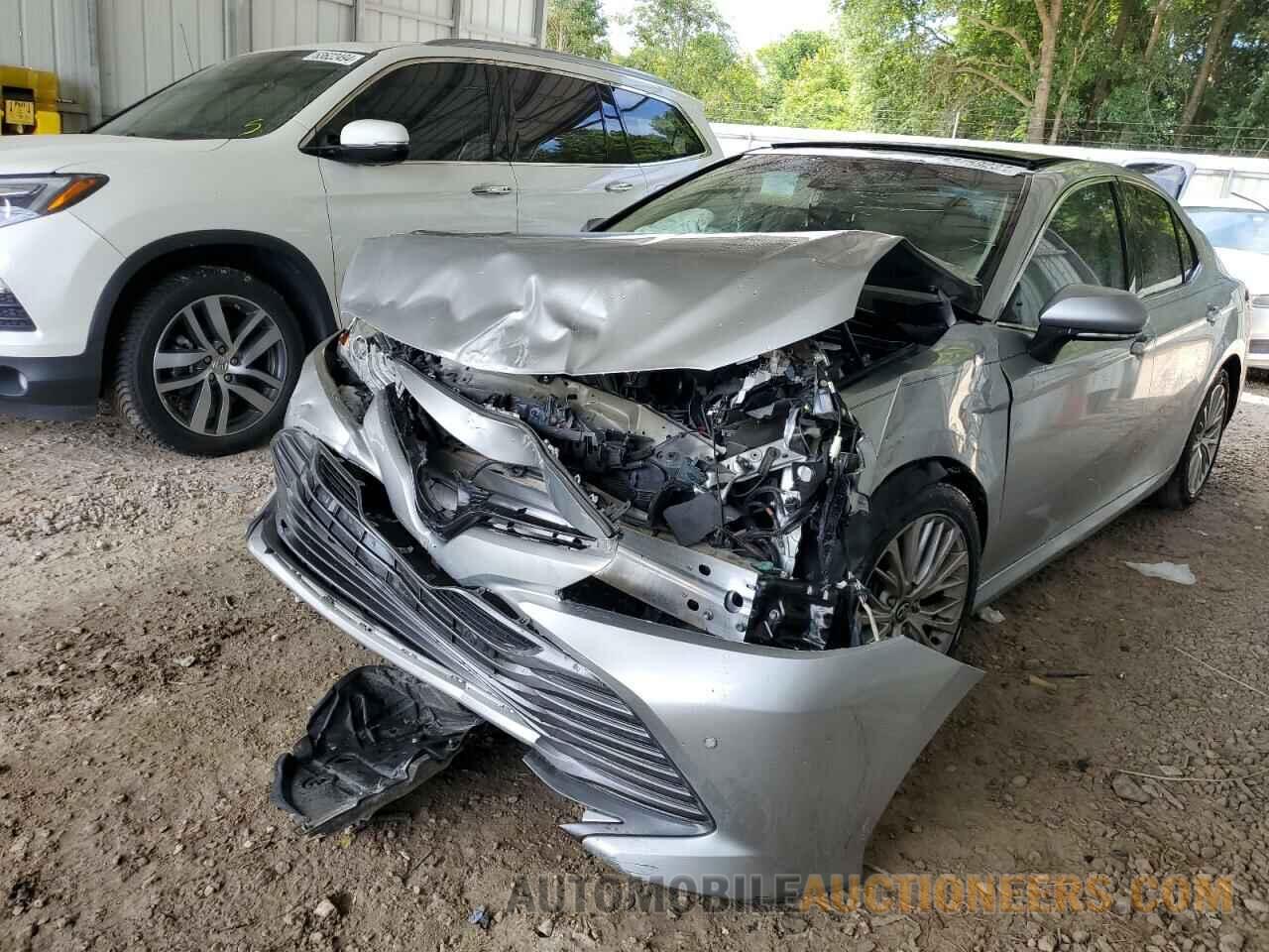 4T1B11HK8JU038339 TOYOTA CAMRY 2018