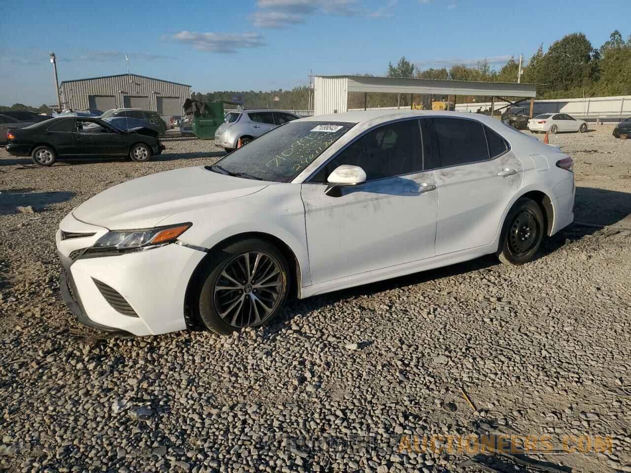 4T1B11HK8JU038793 TOYOTA CAMRY 2018