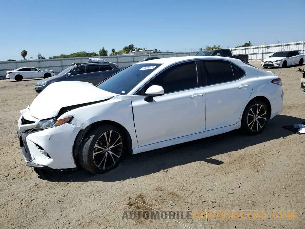 4T1B11HK8JU040558 TOYOTA CAMRY 2018