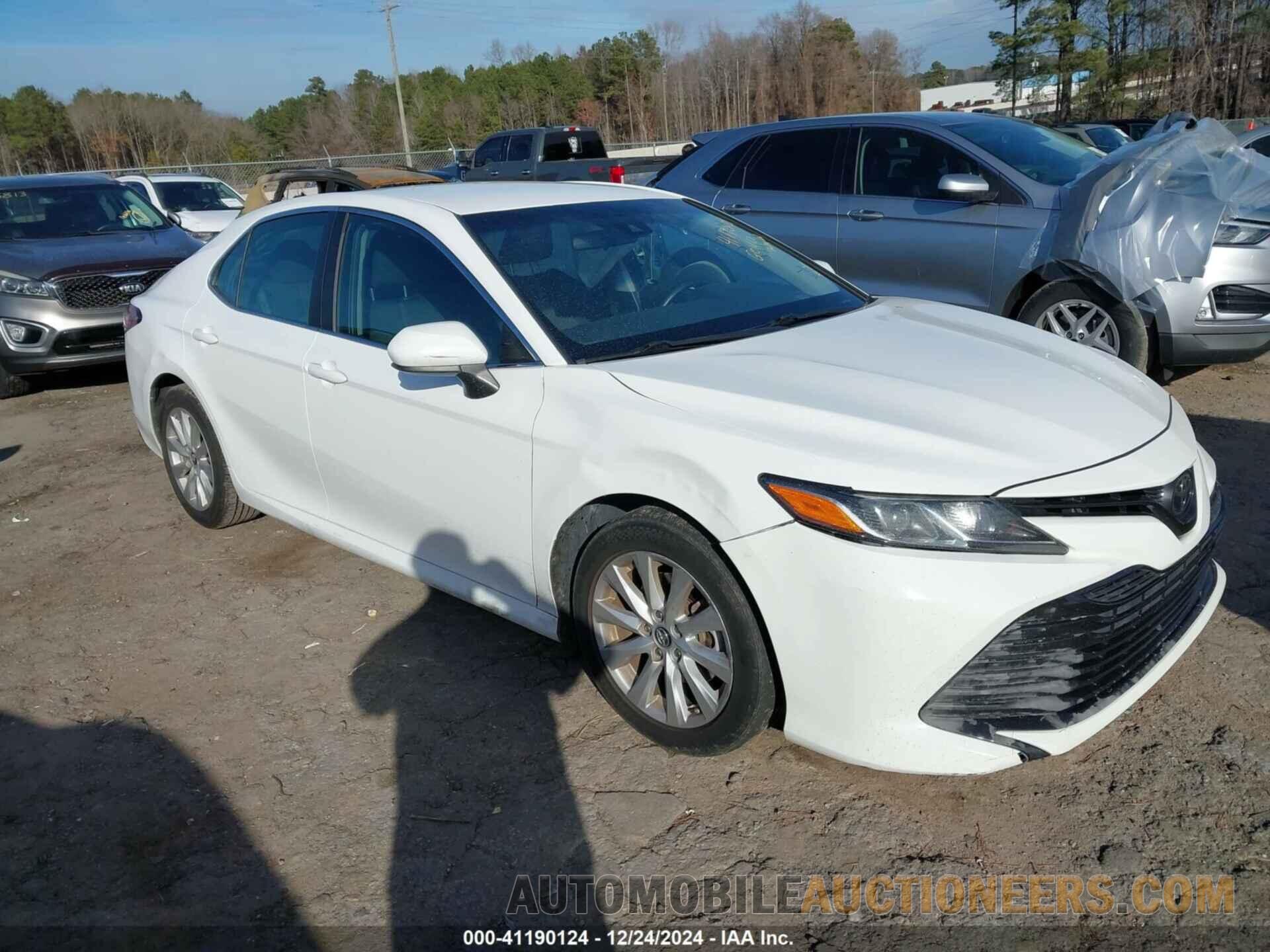 4T1B11HK8JU041452 TOYOTA CAMRY 2018