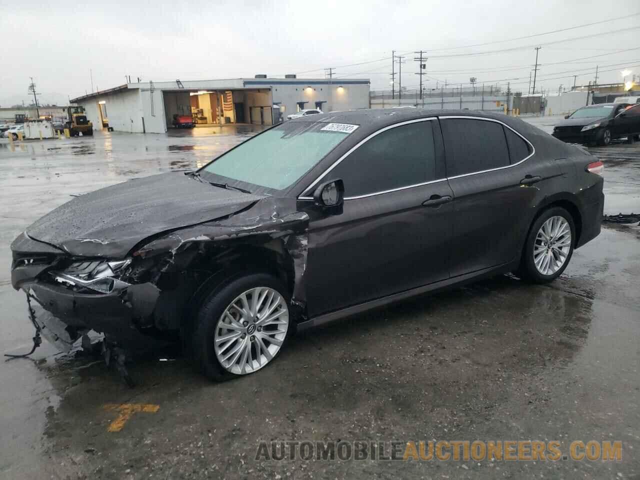 4T1B11HK8JU041743 TOYOTA CAMRY 2018