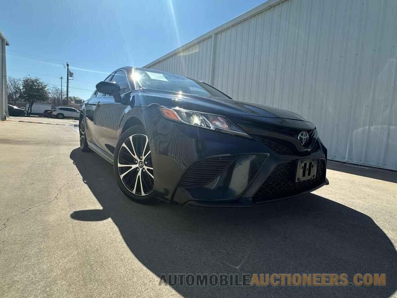 4T1B11HK8JU042861 TOYOTA CAMRY 2018