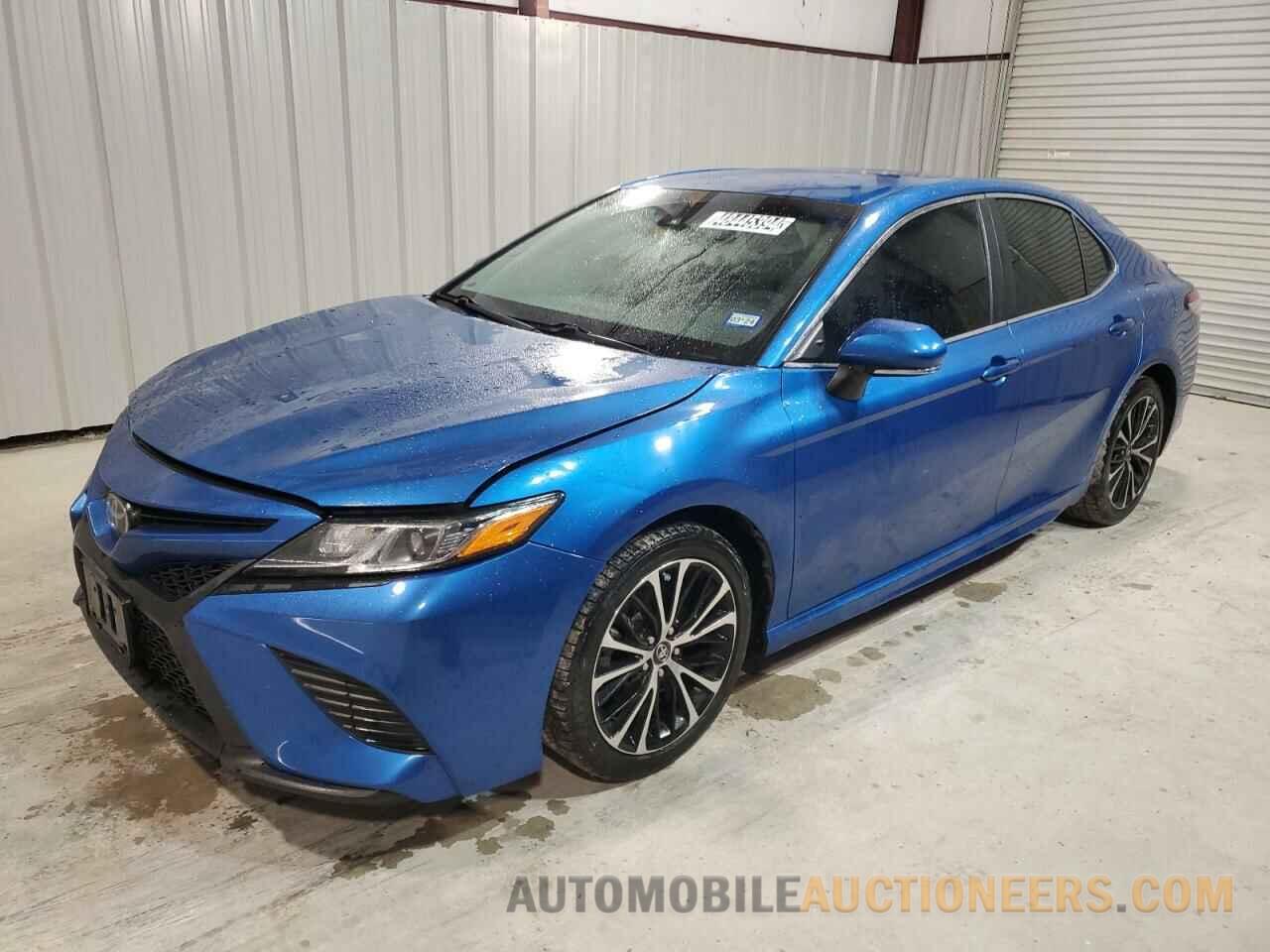 4T1B11HK8JU043234 TOYOTA CAMRY 2018