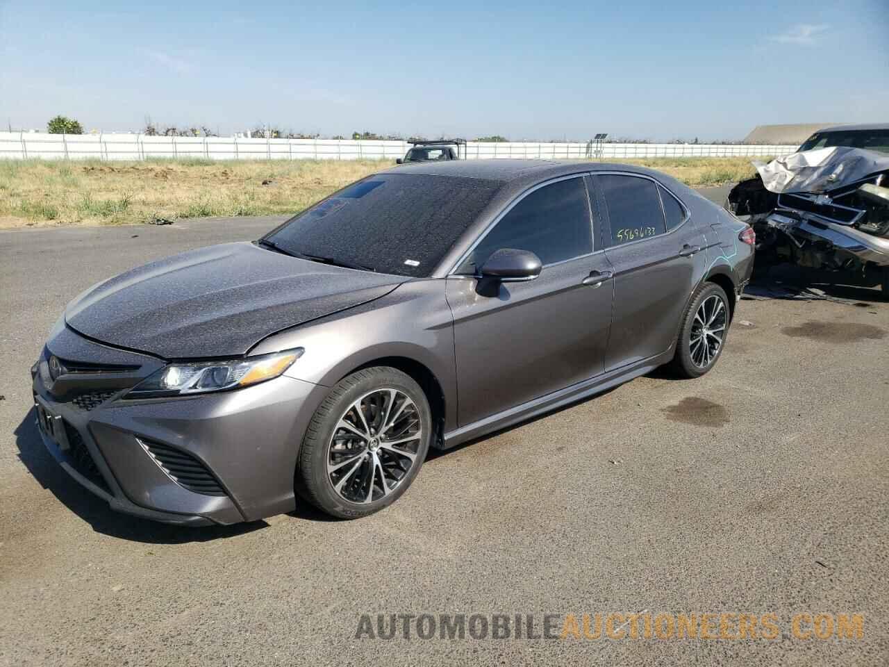 4T1B11HK8JU043895 TOYOTA CAMRY 2018