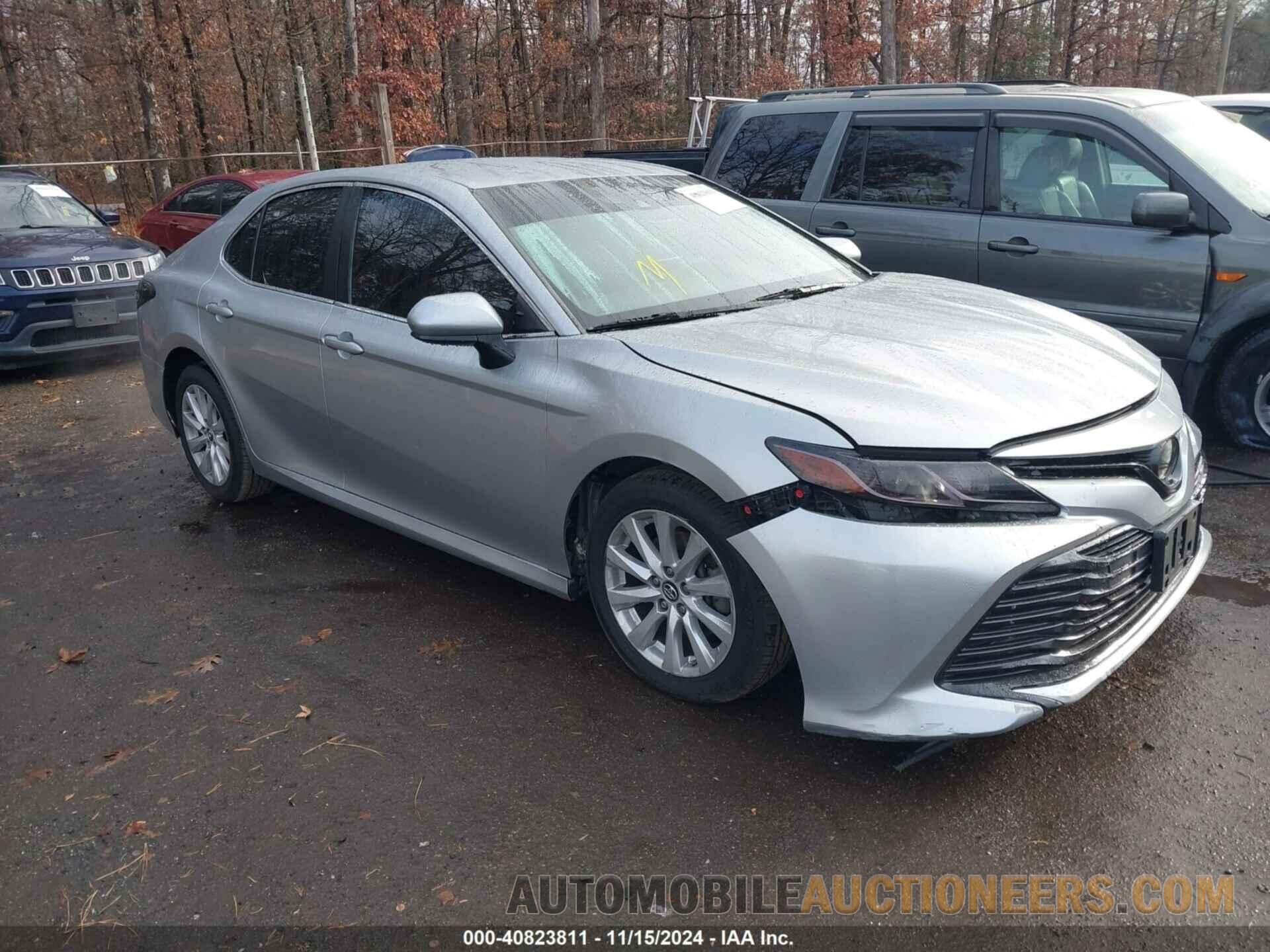 4T1B11HK8JU045372 TOYOTA CAMRY 2018