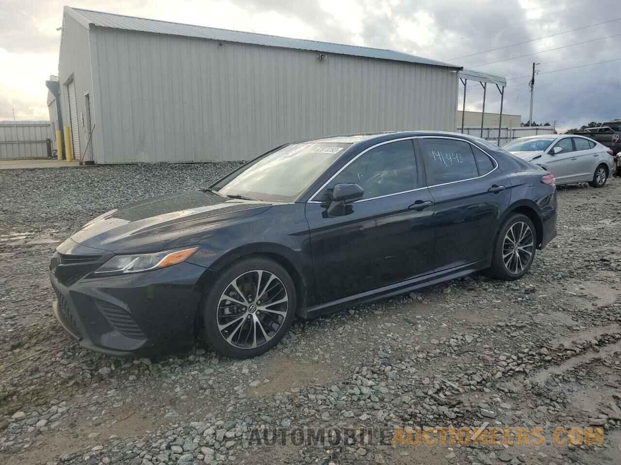 4T1B11HK8JU045890 TOYOTA CAMRY 2018