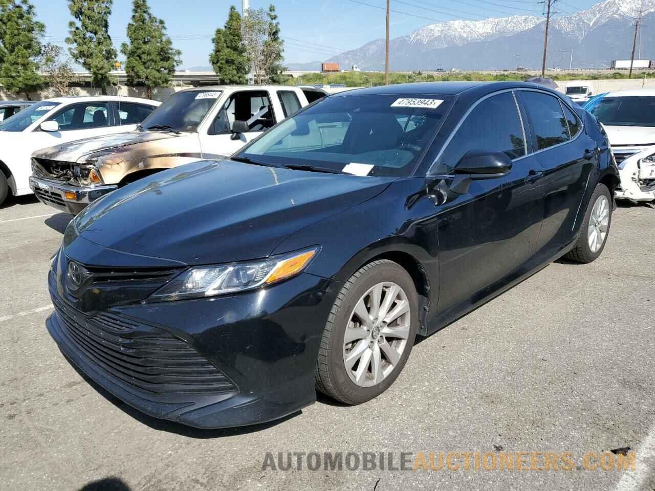 4T1B11HK8JU048482 TOYOTA CAMRY 2018