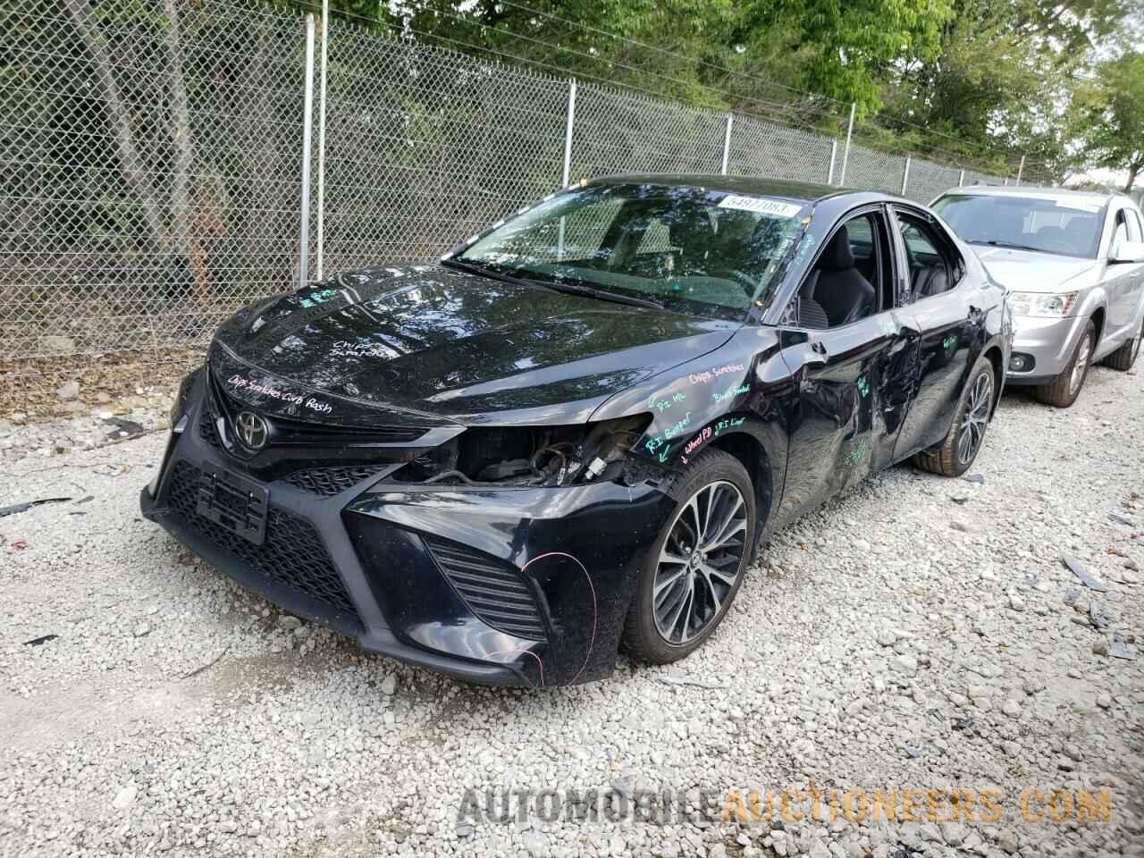 4T1B11HK8JU048532 TOYOTA CAMRY 2018