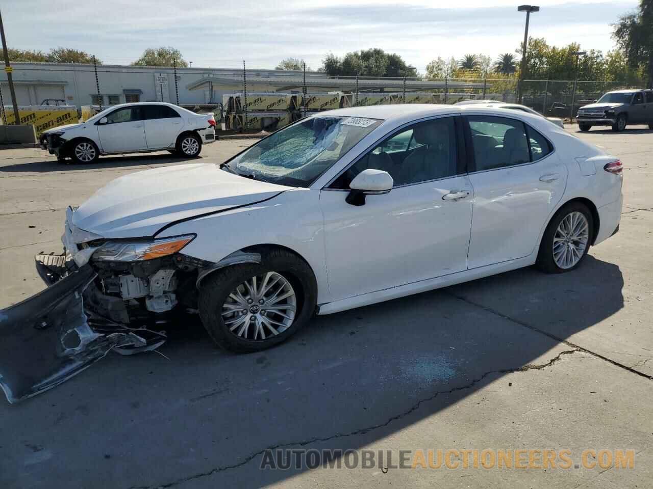 4T1B11HK8JU049342 TOYOTA CAMRY 2018