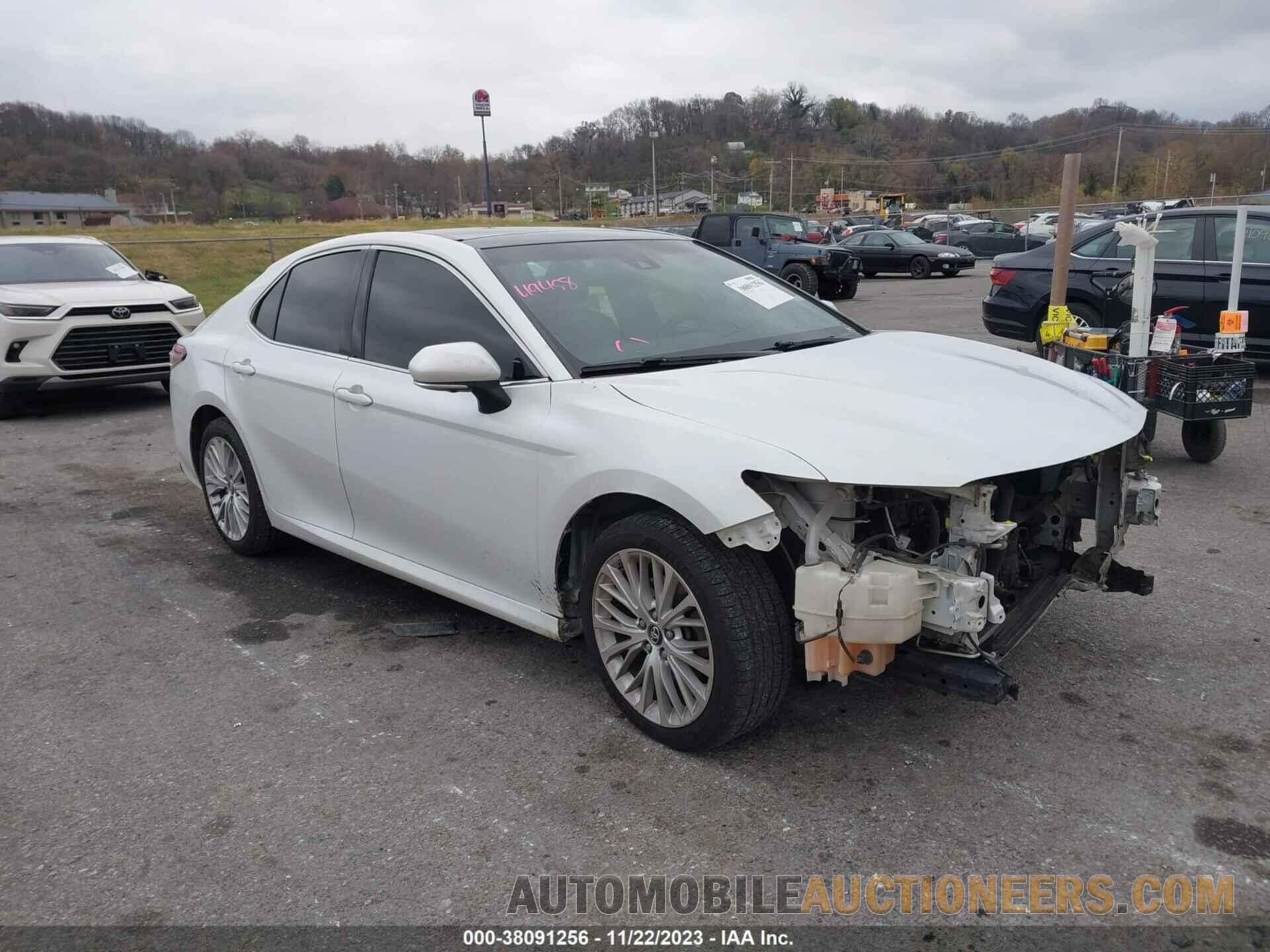 4T1B11HK8JU049924 TOYOTA CAMRY 2018