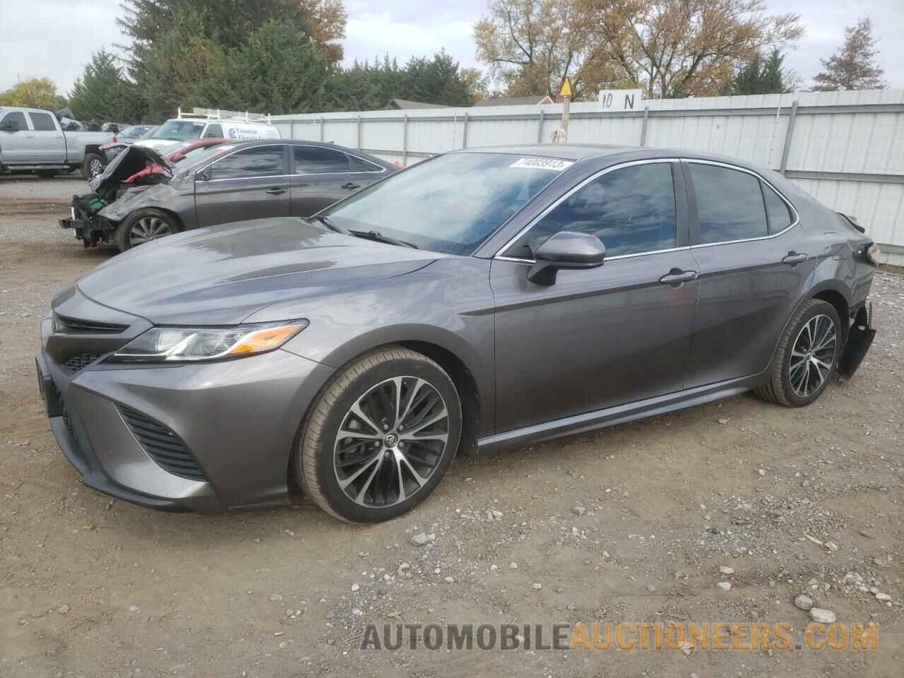 4T1B11HK8JU055044 TOYOTA CAMRY 2018