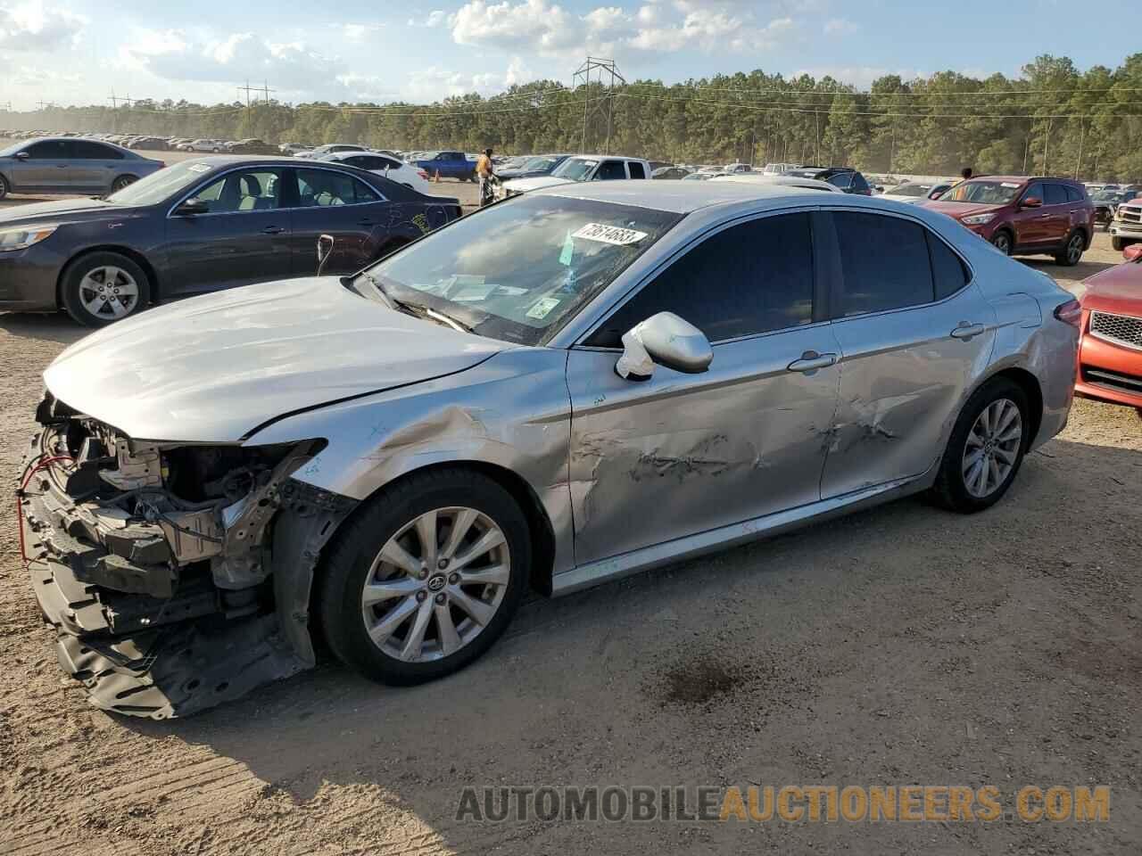 4T1B11HK8JU056324 TOYOTA CAMRY 2018