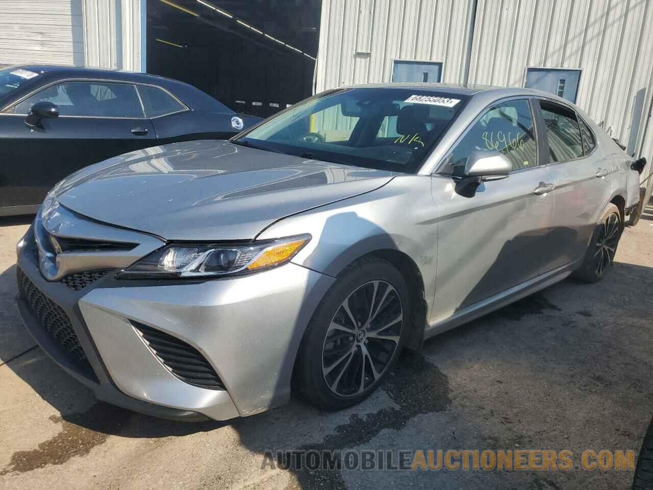 4T1B11HK8JU058087 TOYOTA CAMRY 2018