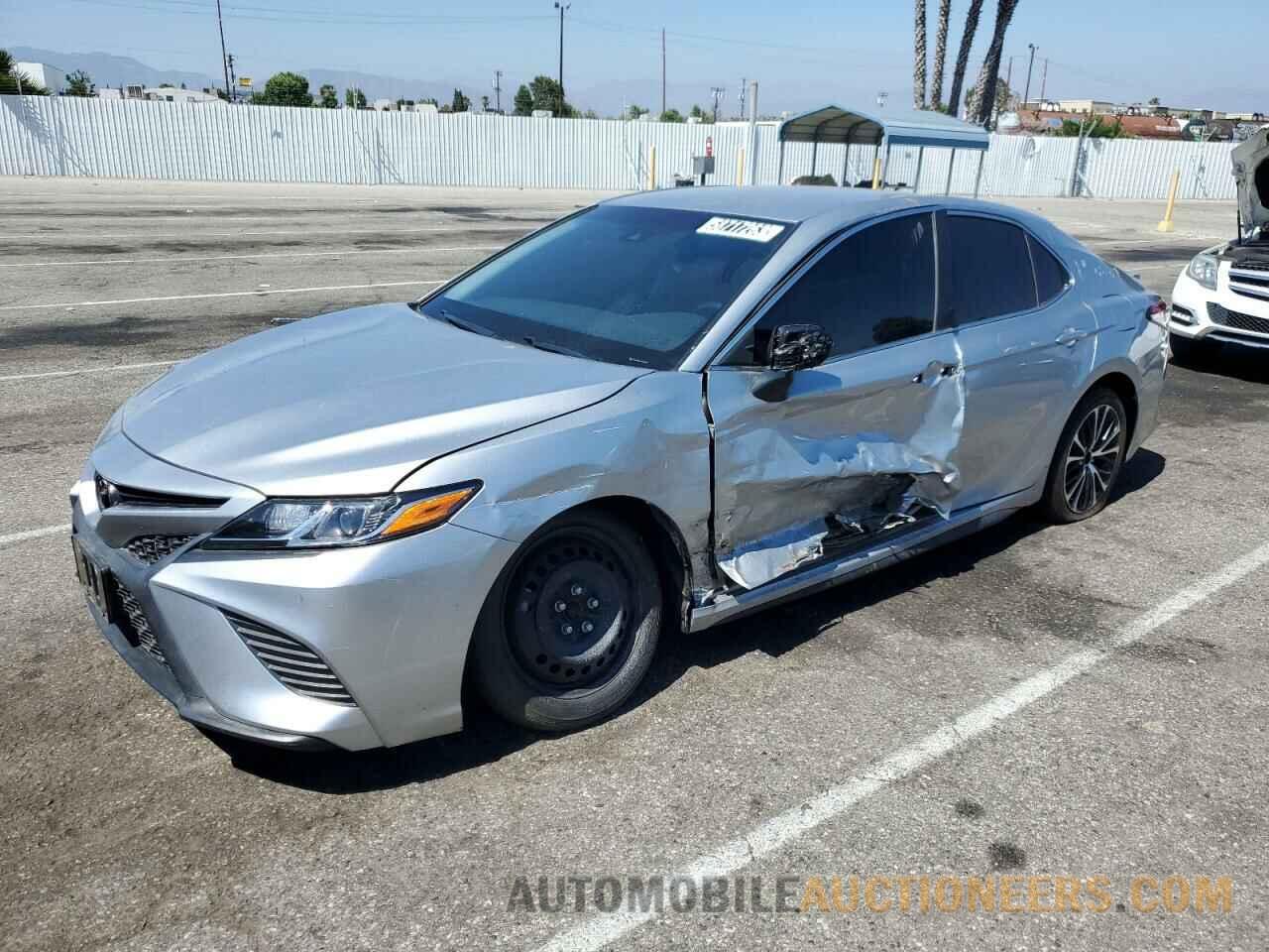 4T1B11HK8JU058445 TOYOTA CAMRY 2018