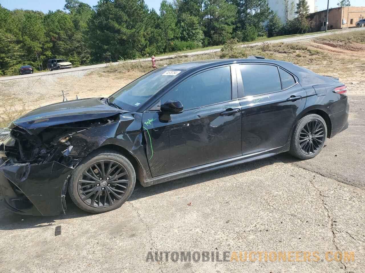 4T1B11HK8JU058865 TOYOTA CAMRY 2018