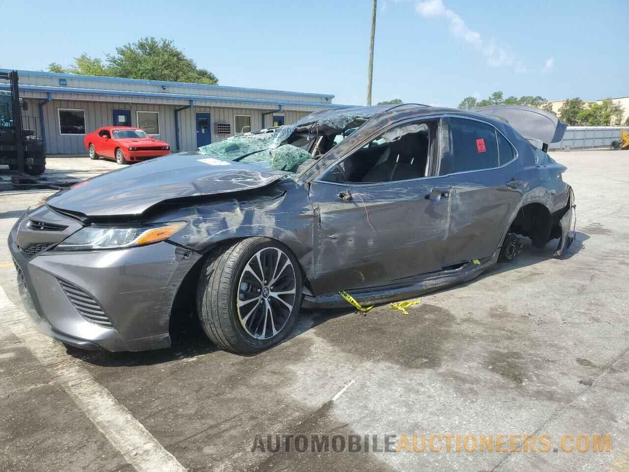 4T1B11HK8JU060888 TOYOTA CAMRY 2018