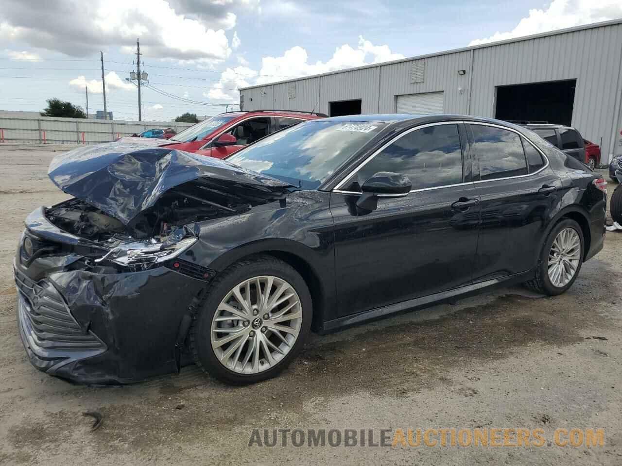 4T1B11HK8JU061040 TOYOTA CAMRY 2018