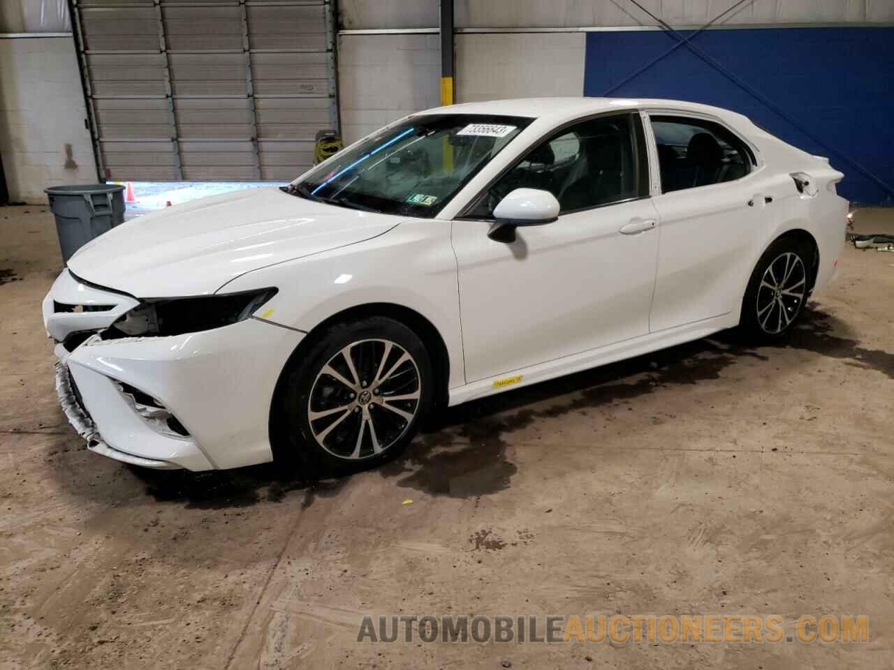 4T1B11HK8JU061068 TOYOTA CAMRY 2018