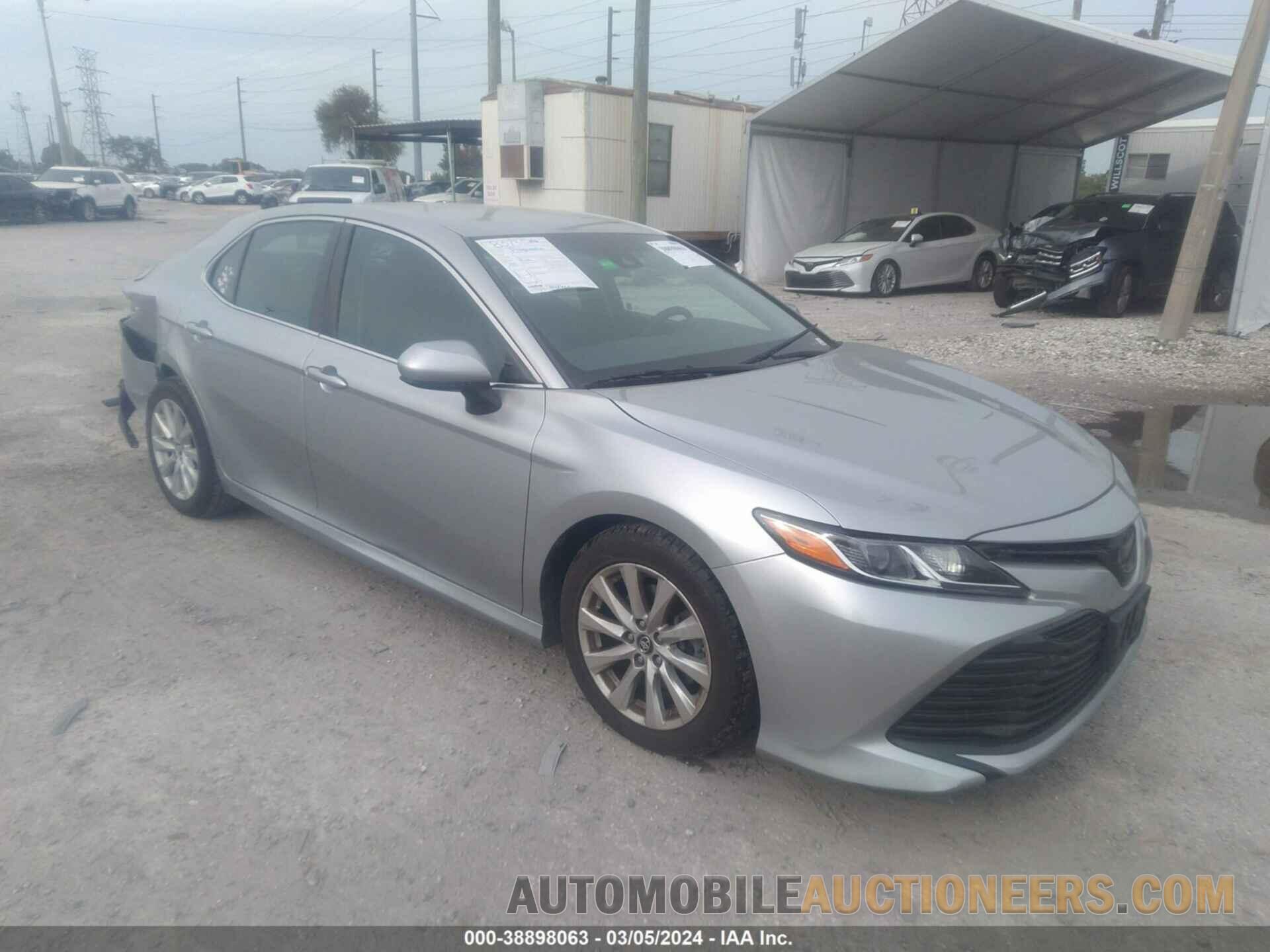 4T1B11HK8JU061944 TOYOTA CAMRY 2018