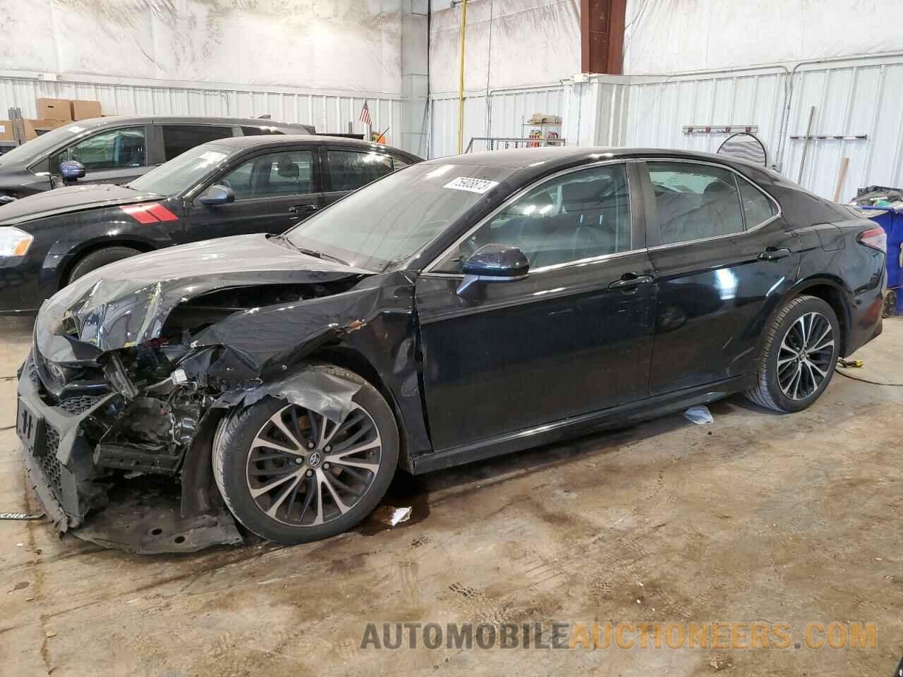 4T1B11HK8JU063368 TOYOTA CAMRY 2018